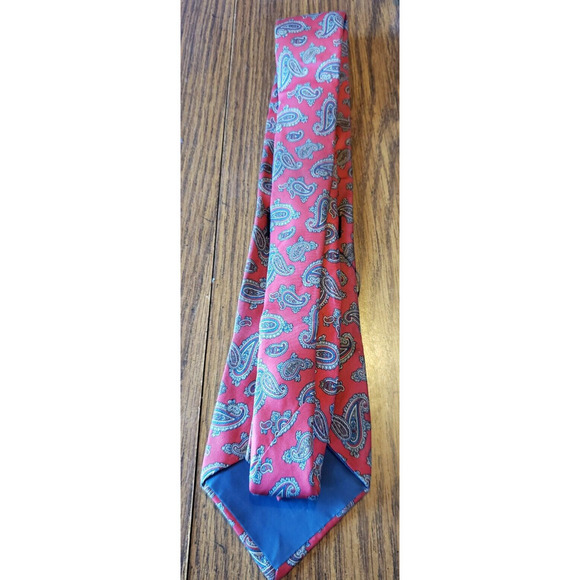 Surry Sophisticates Red Gold Paisley Tie 100% Silk Necktie - Picture 2 of 6